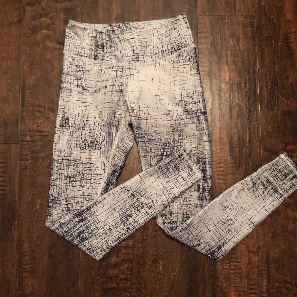 NEW ALO yoga airlift leggings small crackle